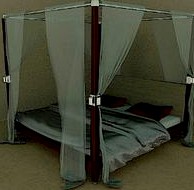 Bed in solid wood with curtains