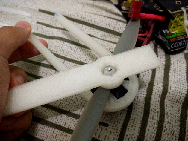 Multicopter propeller mount/dismount tool by WindoAC