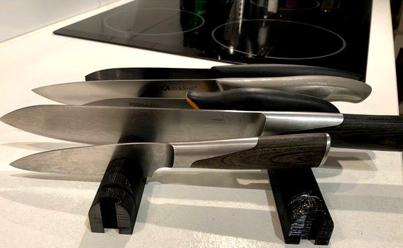 Kitchen knife holder by grayling