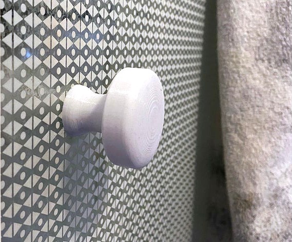 Shower door handle (poignée de porte de douche) by Jarounet