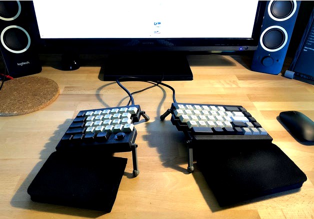 TS65 Split Mechanical Keyboard Case with built-in Tenting/Tilting and Optional PSP1000 Joystick Mouse by coddingtonbear