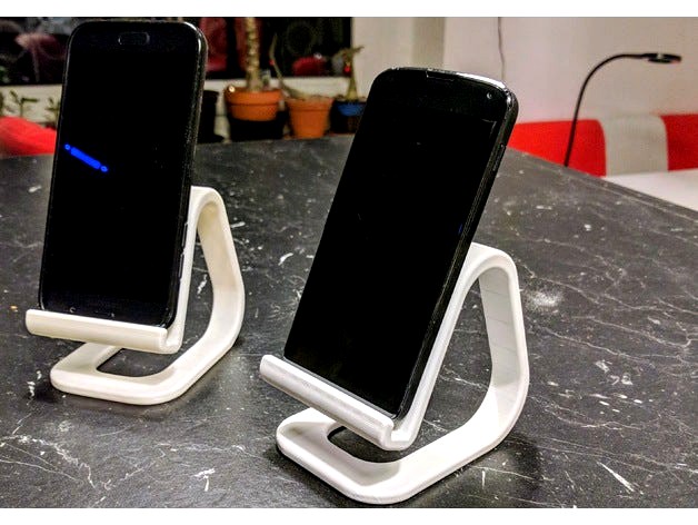 Universal Phone Stand (even for large phones) by blecheimer