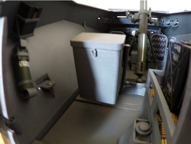 Seat tool box SdKfz 250 by Myrmecoman