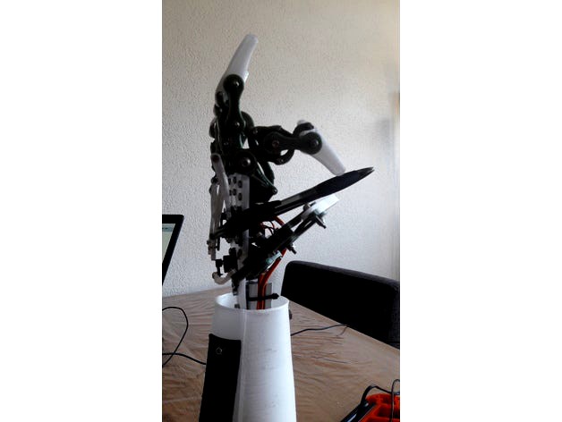 Robotic hand  servo powered by Hatsyflatsy