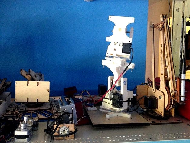 MarginallyClever/UBC modular robot arm prototype by i-make-robots