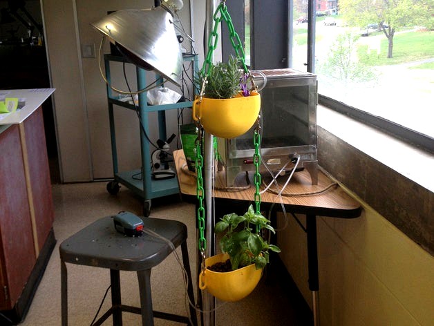 Modular Hydroponics System by kwilliams