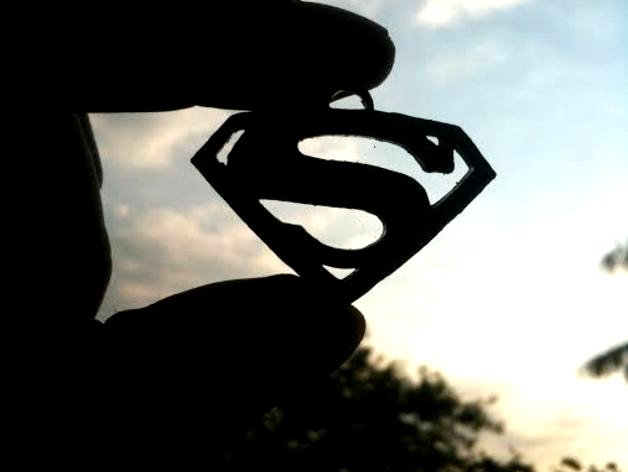 Superman symbol necklace by Santinus