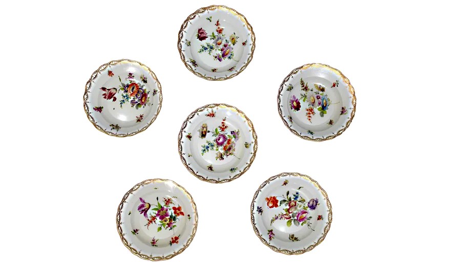 The set of 6 dining plates from St.-Petersburg's collections.