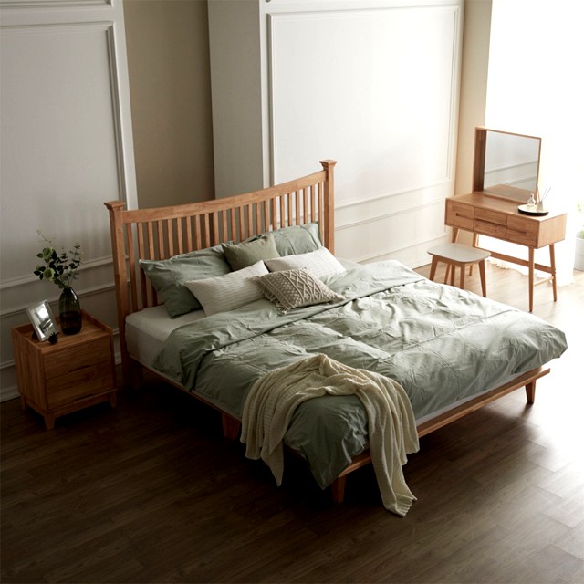 Raum Seven Tree Solid Wood Bed