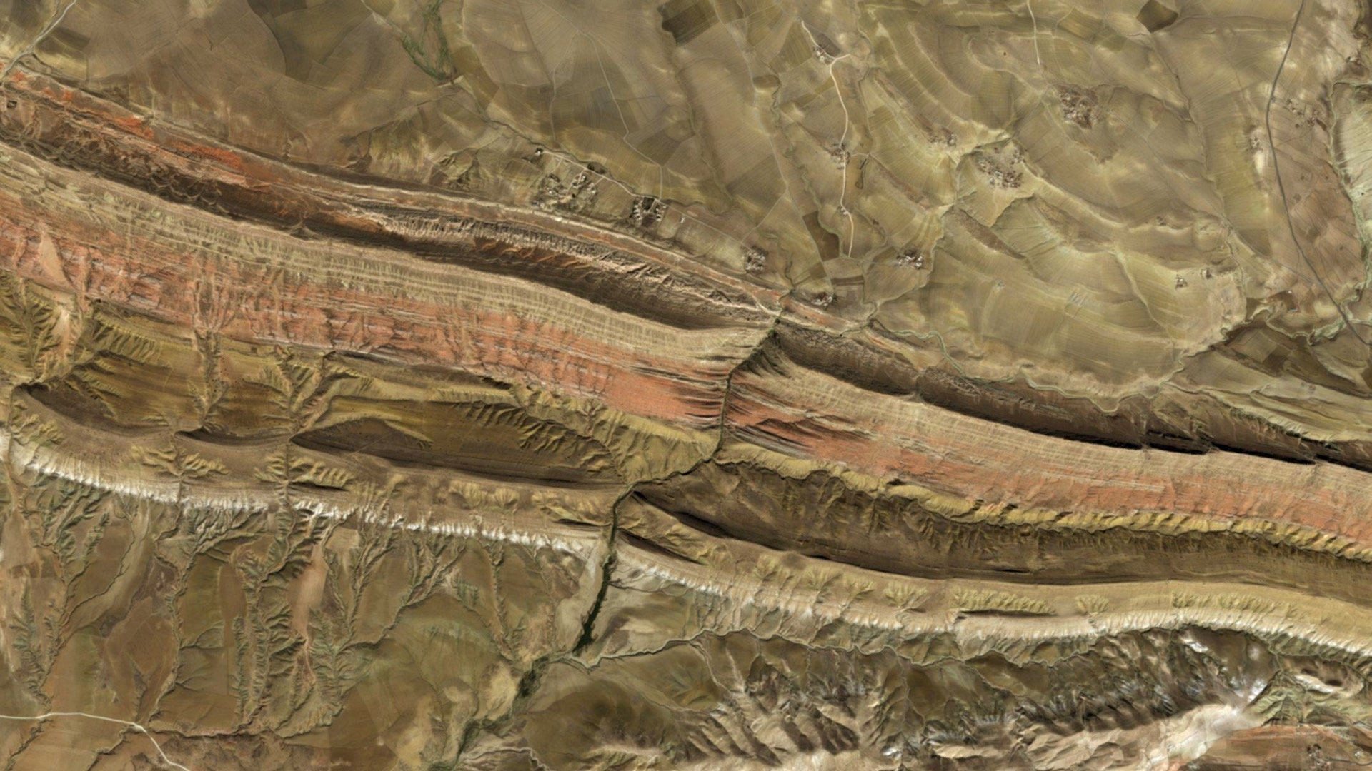 A ridge runs through it