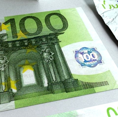 100 Euro Paper Money 3D Model