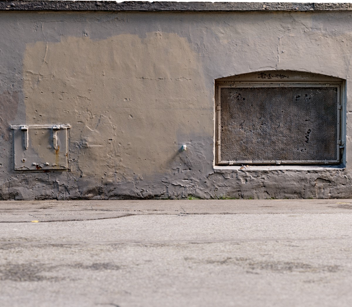 Old wall with peeling paint