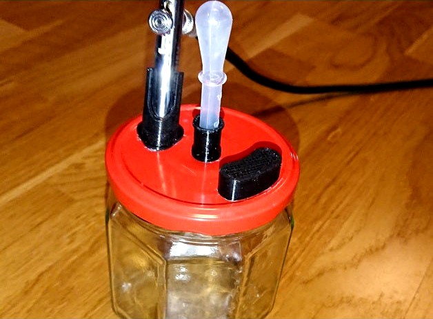 Airbrush cleaning pot