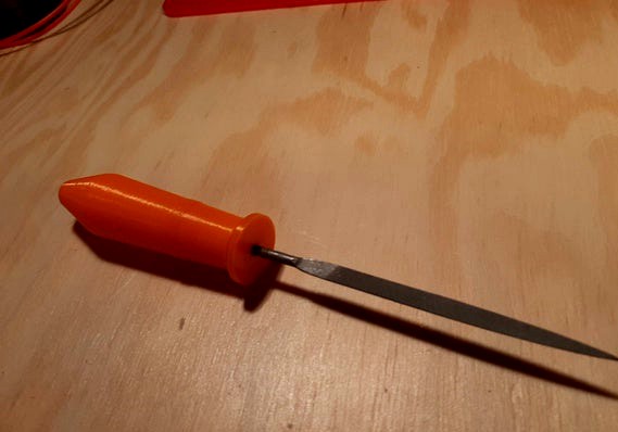 Needle file handle customizable with clamping screw