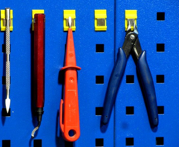 Pegboard simple magnet mount
