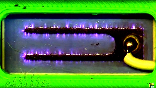 Ozone generator to disinfect the air