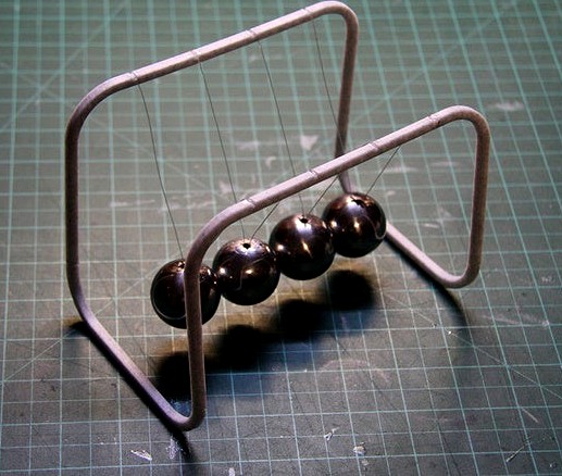 NEWTON'S CRADLE