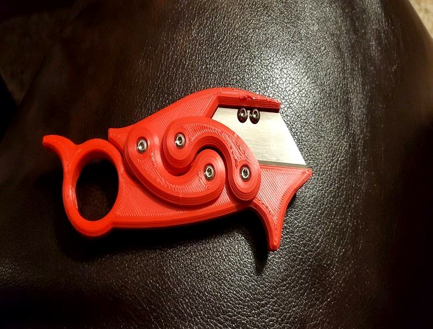 Retracc: The Retractable Karambit Knife - Remix