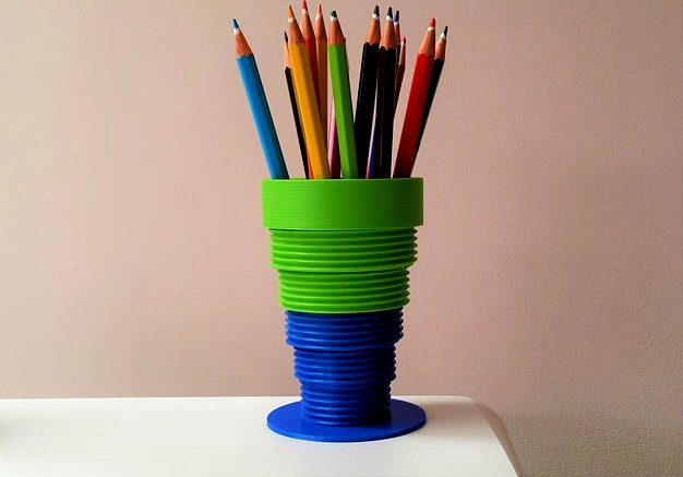 Threaded cup/vase
