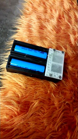 Li-ion 18650 charger