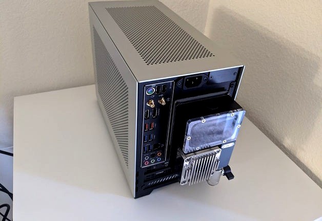 NCASE M1 V6 Iceman Cooler Adapter