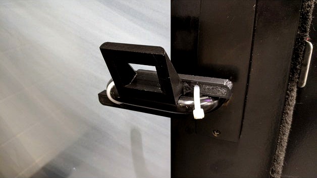 Hands-free door handle by Arctus