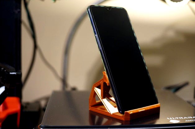 Angular Phone Dock - No supports  by stevesgoodprints