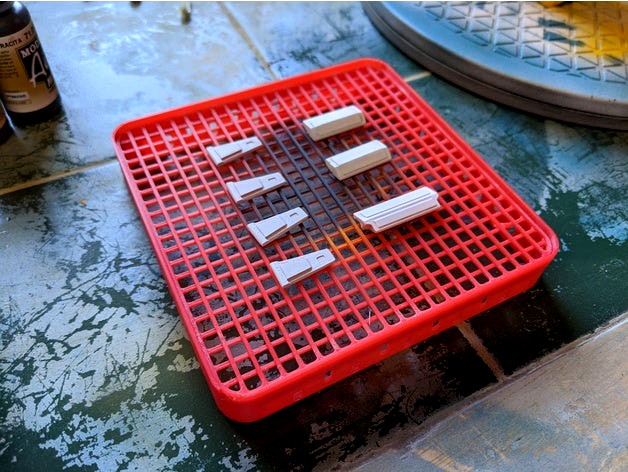 Small Parts Airbrushing tray by 3DprintA18
