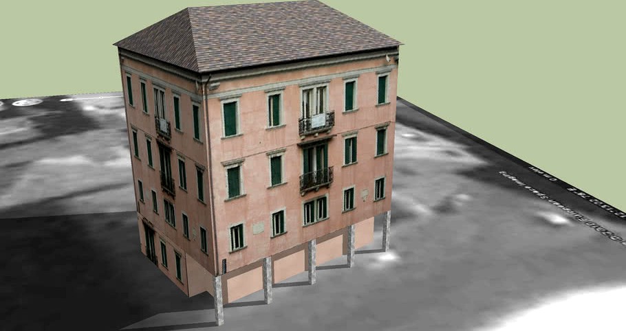 Edificio in piazza Duomo