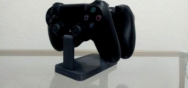 PS4 DUAL CONTROLLER STAND by cmacarval