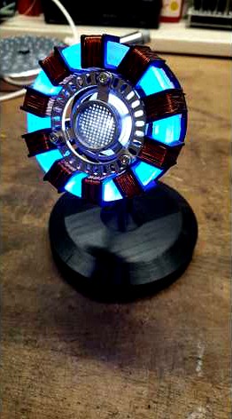 Iron Man Arc Reactor Stand with Batteriepack by Cz1995