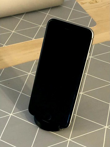 Circular phone stand by EGR