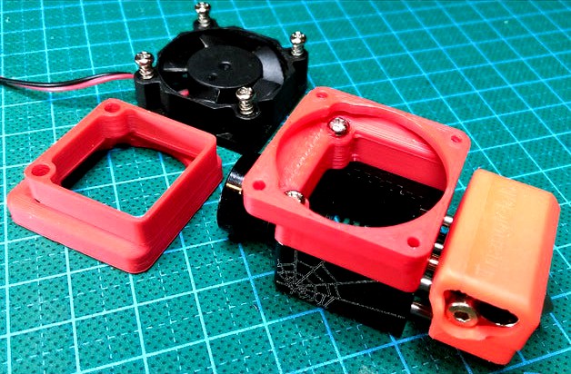 Fan adapter 20/25 mm bolt spacing for Mosquito/Spider hotend by Buszmen61