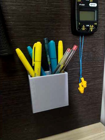 Pen holder wall mount (small) by choki000