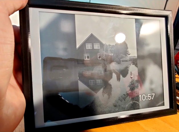 e-ink digital photo frame by t5b6_de