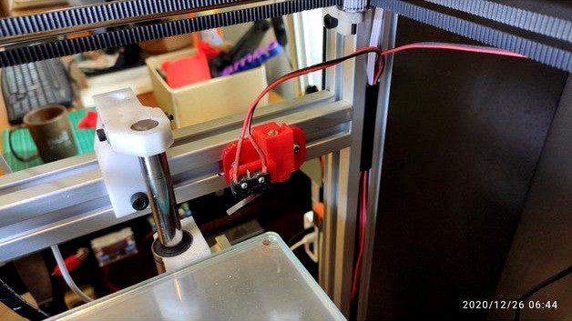 Z EndStop Adjustable Microswitch mount for HyperCube by edugomes