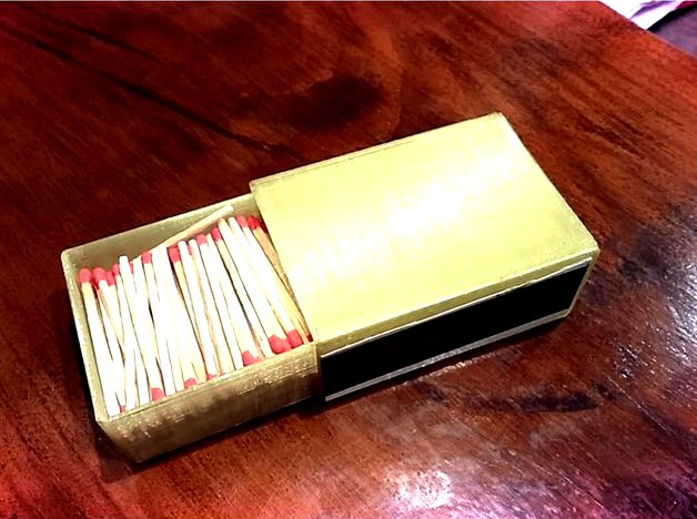 Box of matches / Boite d'allumettes by Loul