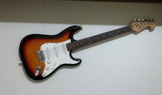Guitar Wall Mount Mini by jadert