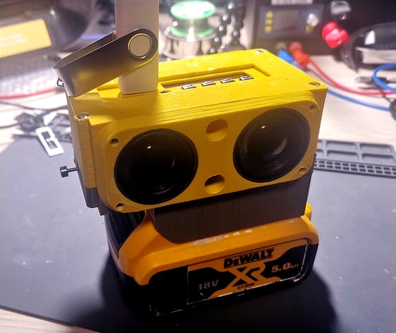 DIY drill battery radio by petrex