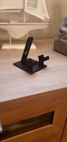 Phone holder by BrontP