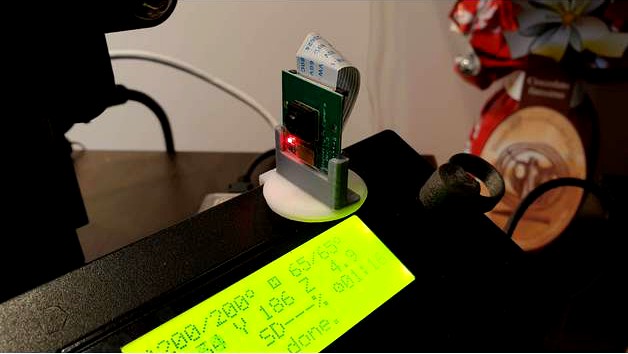Simple Pi cam mount for lcd frame by duegi