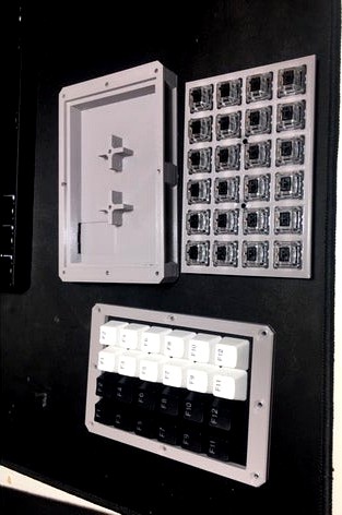 MKR24 macro pad (Work in progress) by Tiranth