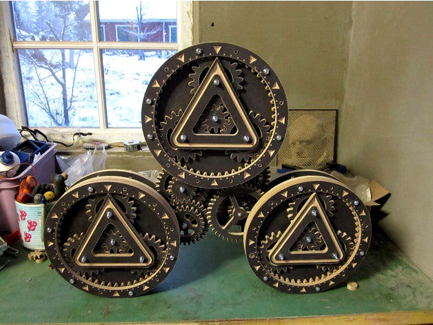 Large planetary gearset clock by Metalfusion