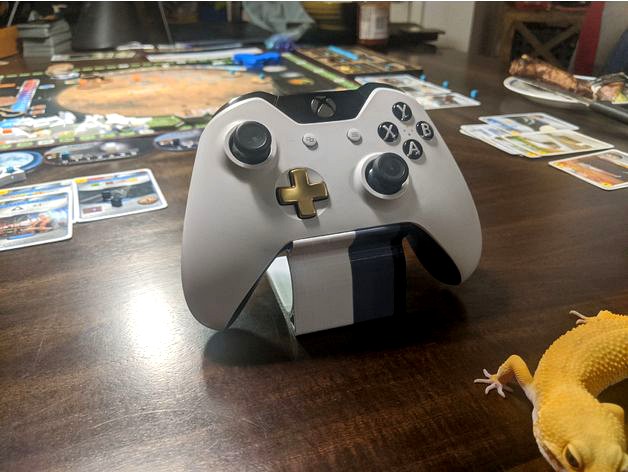 minimalist xbox controller stand by ChocolateEinstein