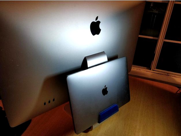 Macbook Pro 13" (2016+) mount for Apple Display by r1cksta