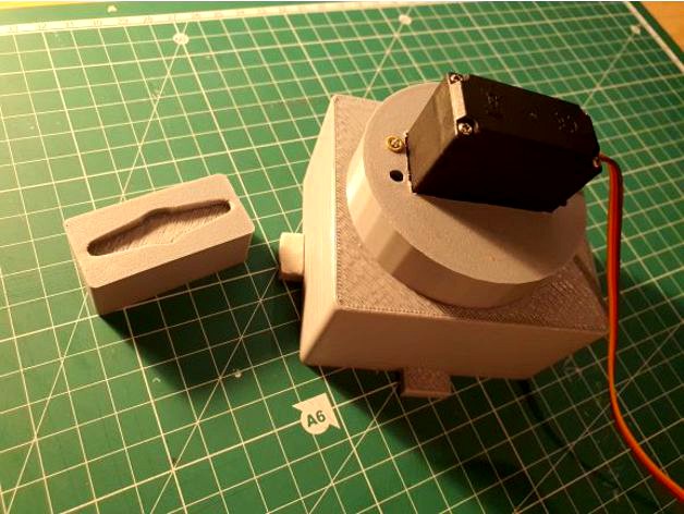 mg995 and rotator casing for door lock by CrashCrafter