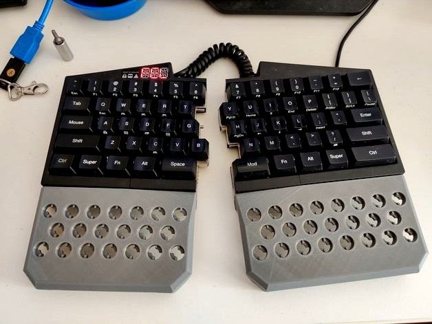 Ultimate Hacking Keyboard (UHK) wrist rest by felixoid