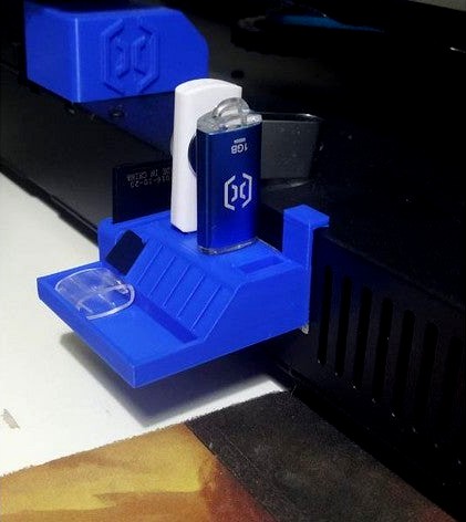 Usb artillery holder by Modelkitsdeluxe