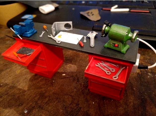 Workbench Diorama, Vice .... by Timmy891