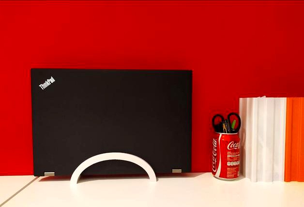 Vectical stand for Lenovo Thinkpad P50 by decrimarco